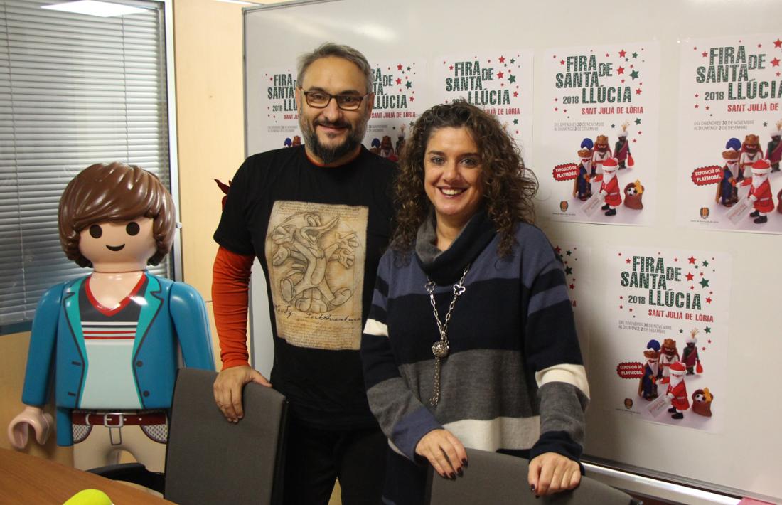 La consellera de Turisme, Meritxell Teruel, i el col·lecionista, Josep Virgós, després de la presentació de la Fira de Santa Llúcia.