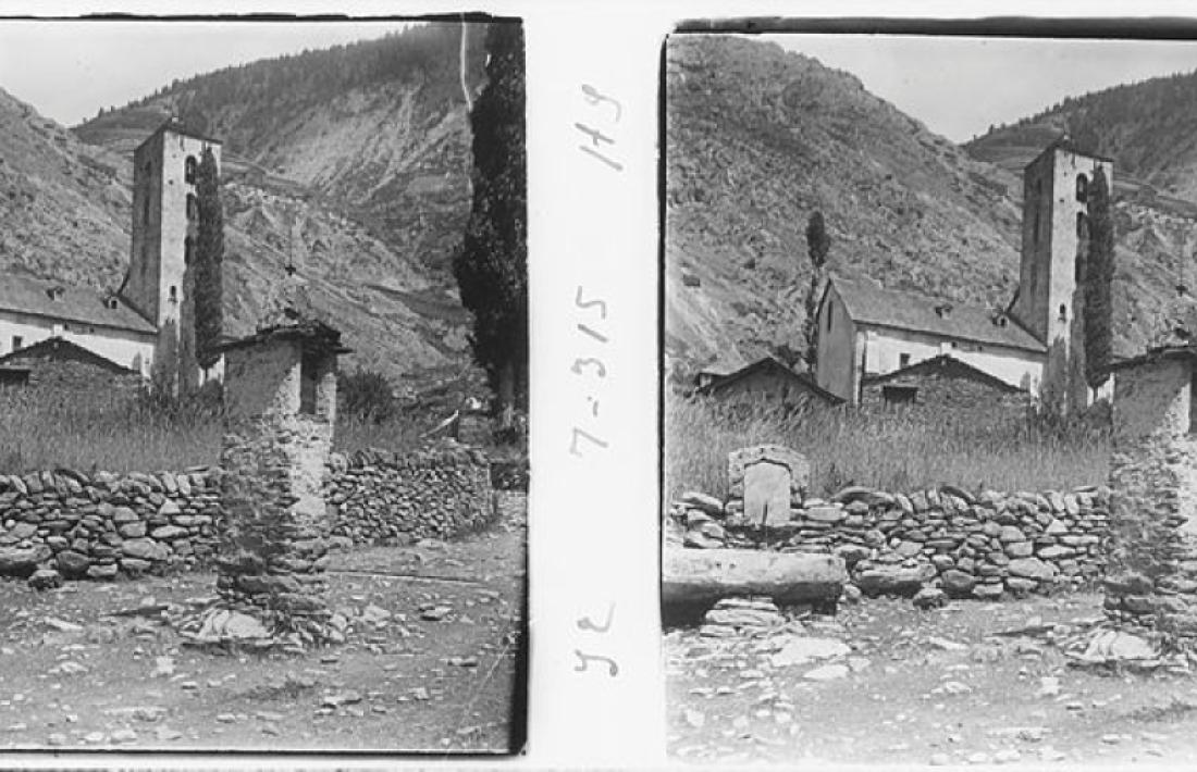 Juny del 1906: Sant Serni, amb la casa comuna vella, el cobert del Magautxa i la creu del cap de roda.