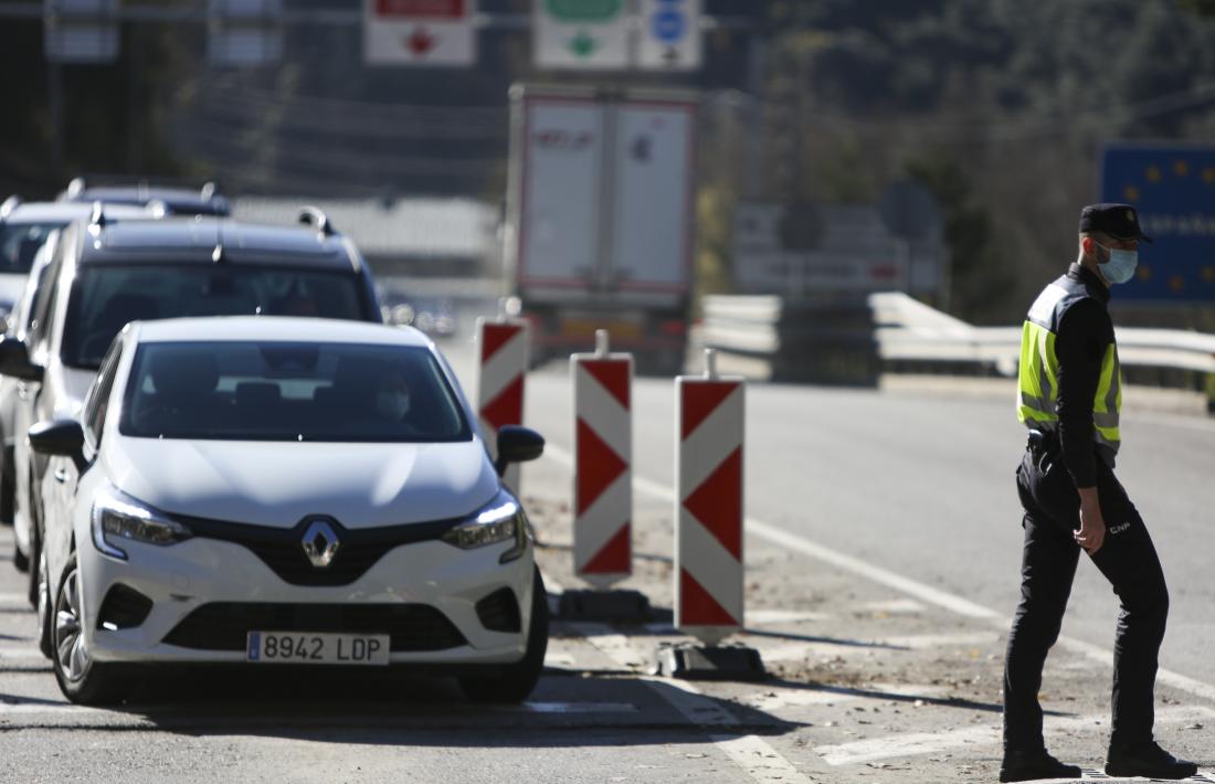 Els vehicles que vulguin creuar la frontera i anar més enllà de l’Alt Urgell només ho podran fer per un motiu justificat.