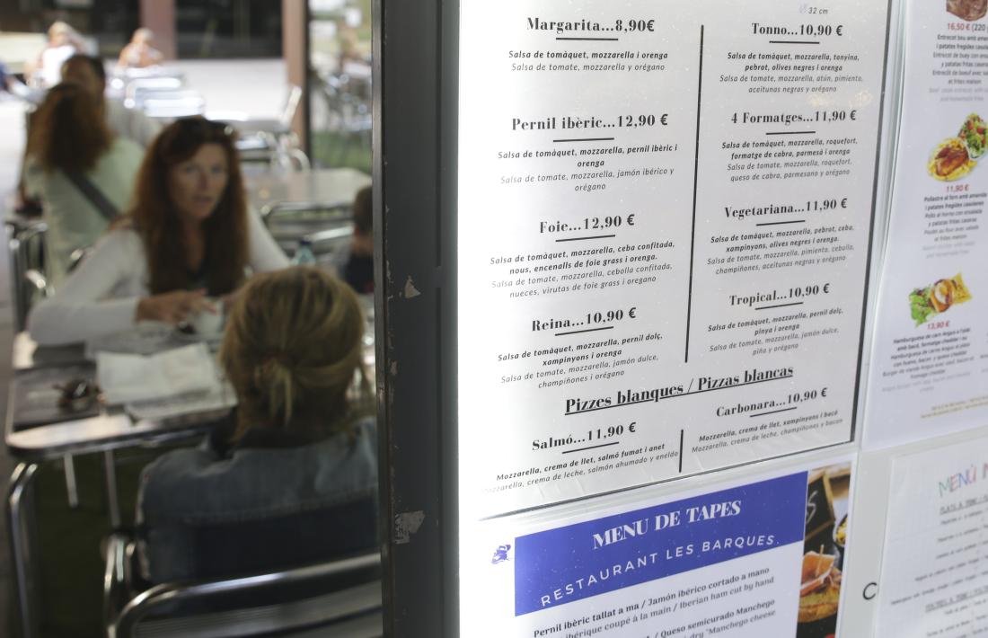 La mesura que més ha penalitzat bars i restaurants ha estat la de mantenir el metre i mig de distància entre taula i taula.