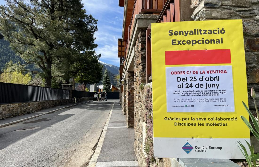 Una de les senyalitzacions excepcionals al carrer de la Ventiga.