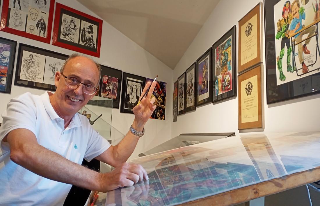 El director del saló, Joan Pieras, a l'espai que el museu del còmic consagra al traspassat dibuixant Carlos Ezquerra, creador de 'Judge Dredd'.