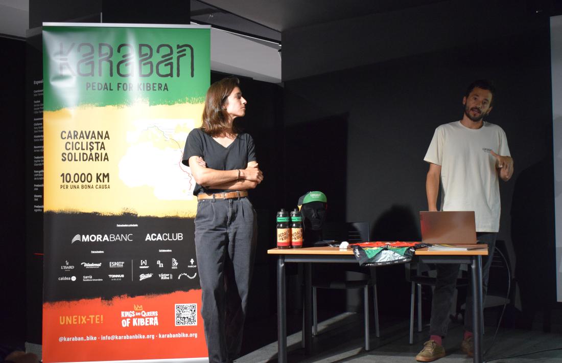 Els fundadors de Karaban, David Vilanova i Elena Milà, durant al presentació del projecte solidari.