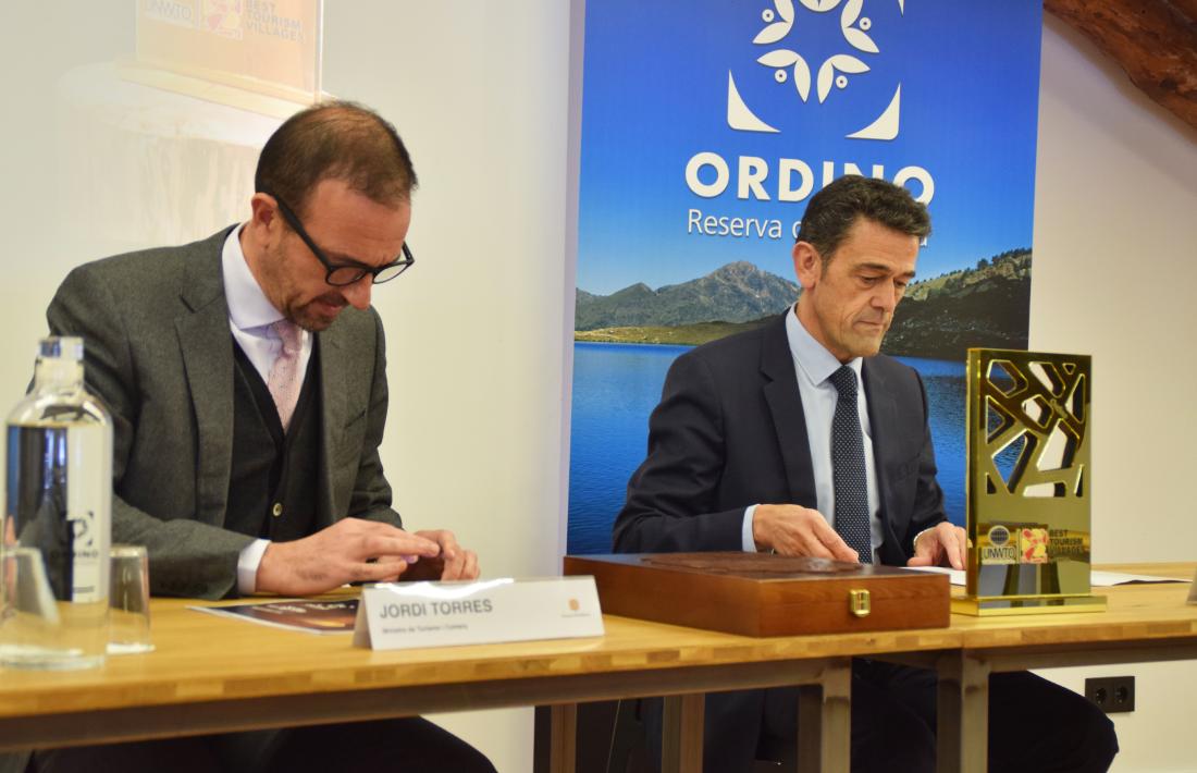 El ministre de Turisme i Comerç, Jordi Torres, i el cònsol major d'Ordino, Josep Àngel Mortés, durant la presentació.