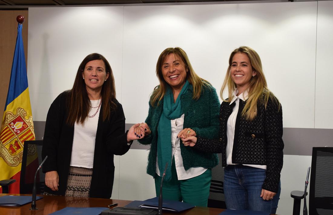 Un moment de la signatura del conveni amb noves empreses.