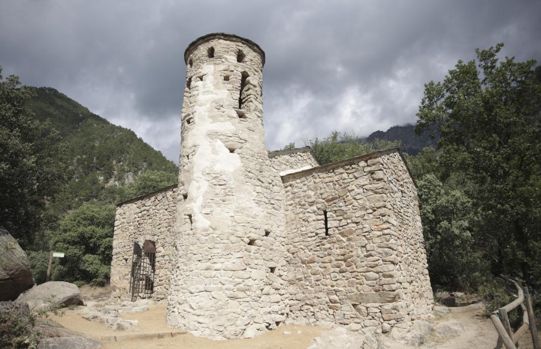 El campanar de Sant Vicenç, després d’ensorrar-se, la matinada del 20 de desembre del 2019: atenció a les juntes entre els carreus, que tant critica Dilmé, juntament amb l’encofrat interior.