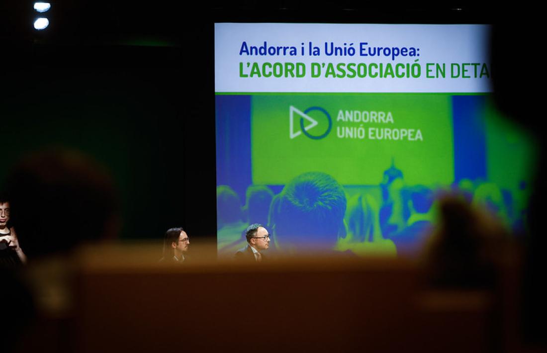 Riba i Espot explicant l'acord al Centre de Congressos d'Andorra la Vella.