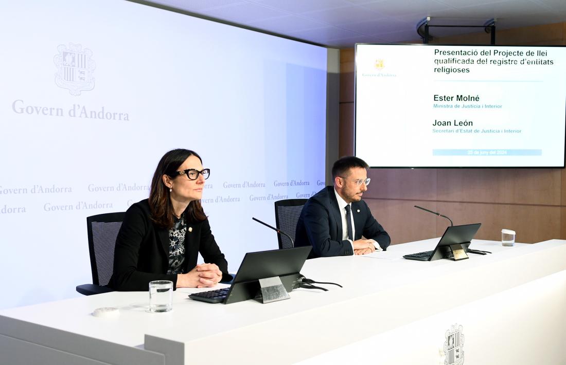 Molné i León a la sala de premsa del Govern.