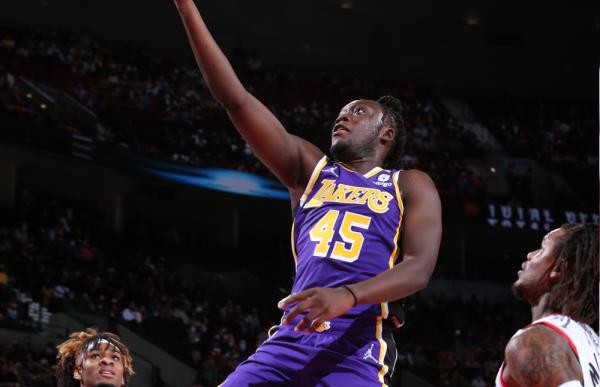 p. 21 sekou doumbouya foto los angeles lakers