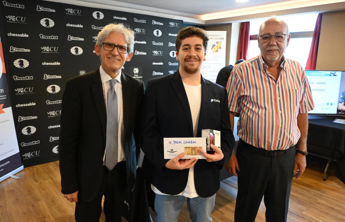 Cristóbal Henríquez, amb el títol de campió de l’Open Internacional.