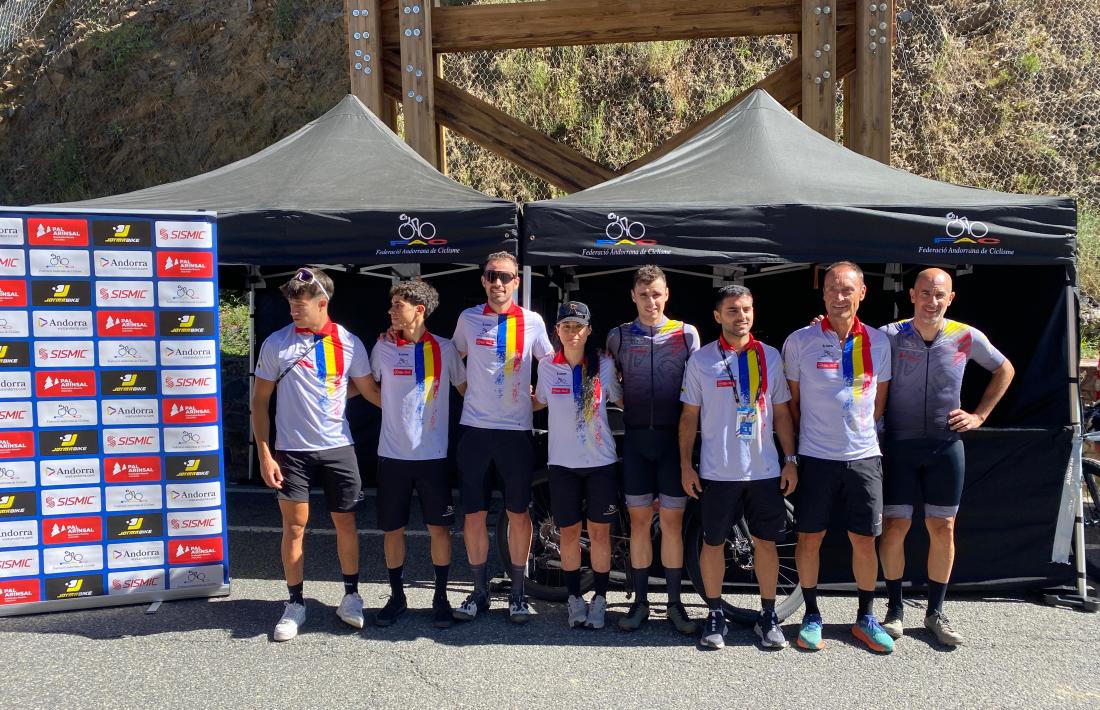 L’equip de bikers de la Federació Andorrana de Ciclisme al Mundial es va presentar ahir a Pal.