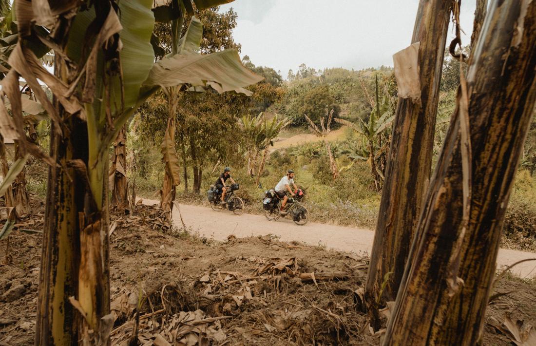 Un dels moments del trajecte pel continent africà dels membres del projecte solidari Karaban, David Vilanova i Elena Milà.