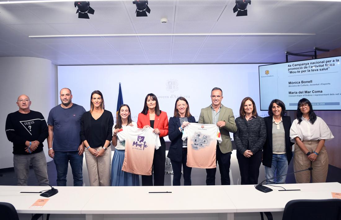 Els representants del Govern i dels comuns, avui durant la presentació de la campanya.