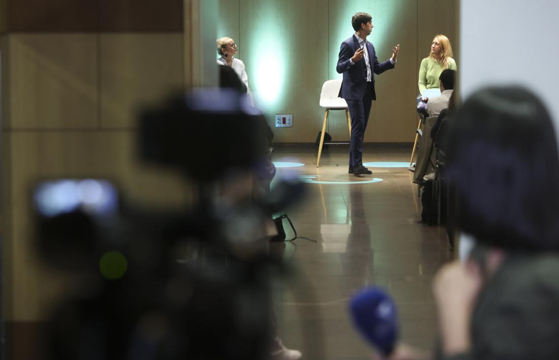 Venable, González i Blanco explicant ‘El comerç és capital’ a la Sala de la Consòrcia del Centre de Congressos.