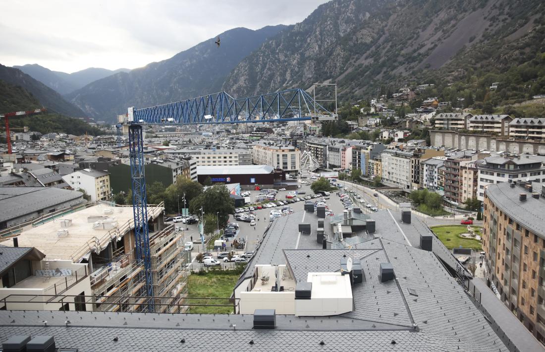 Vista aèria d’Andorra la Vella, des d’una de les torres d’Escaldes-Engordany.