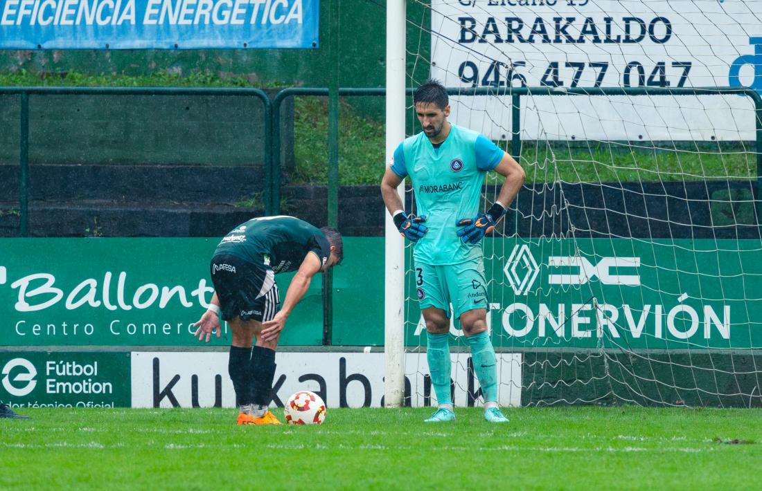 Oier Olazábal, de moment, no ha encaixat cap gol en els quatre partits que ha jugat aquest curs a Primera RFEF.