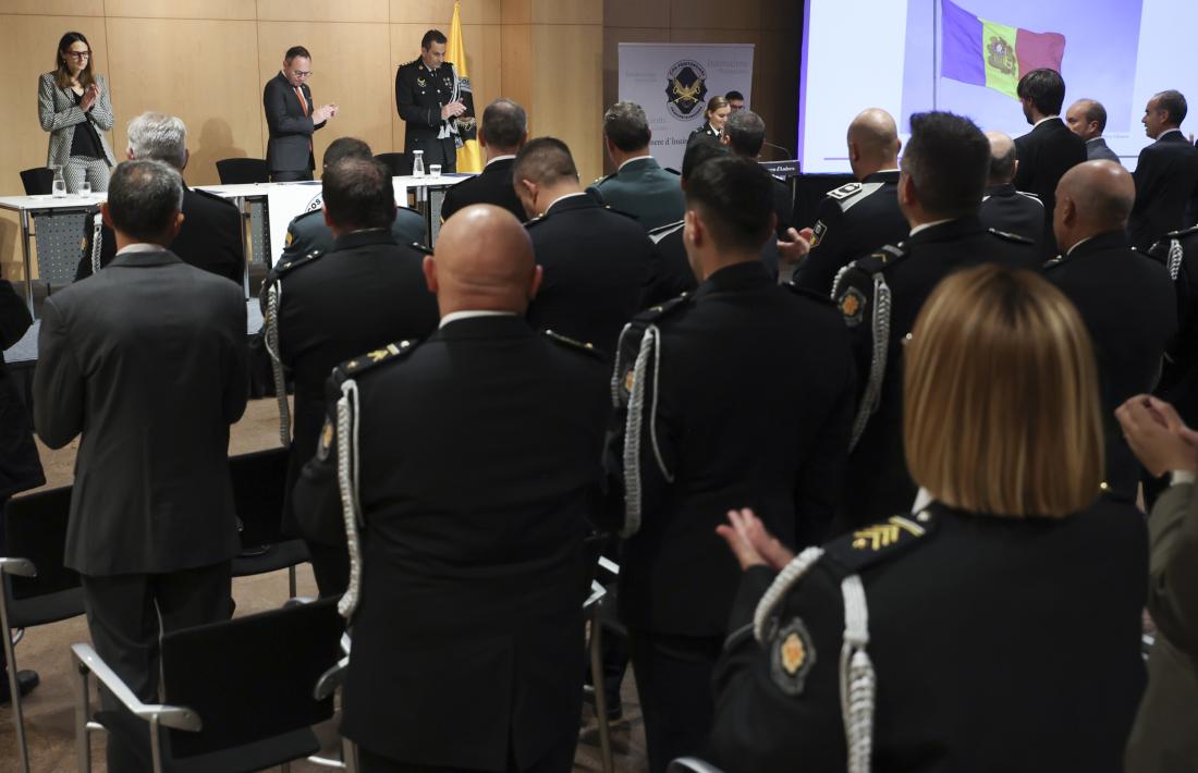 Agents penitenciaris, en un acte amb el Govern. 