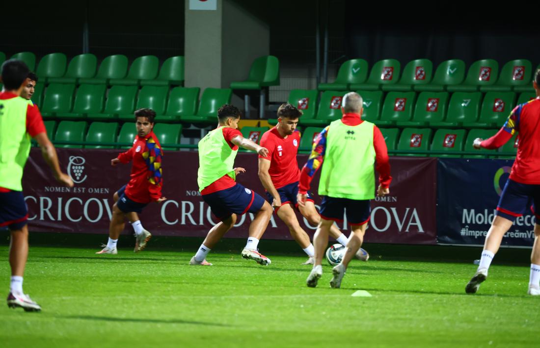 ‘Berto’ Rosas, un dels millors jugadors ofensius de la selecció, entrenant-se ahir a l’Stadionul Zimbru.