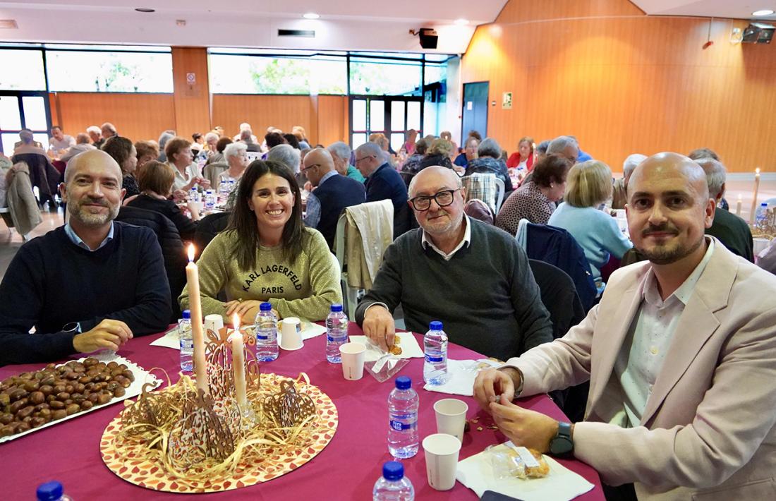 Els cònsols d'Encamp, Laura Mas i Xavi Fernández, durant la celebració de la Castanyada a Encamp.