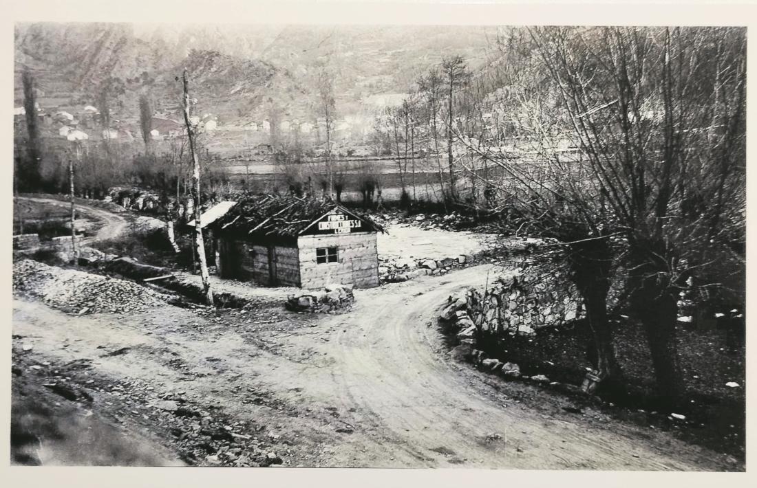 Abans del pont de formigó que es va cnostruir al 1930 hi havia una passera de pedra.