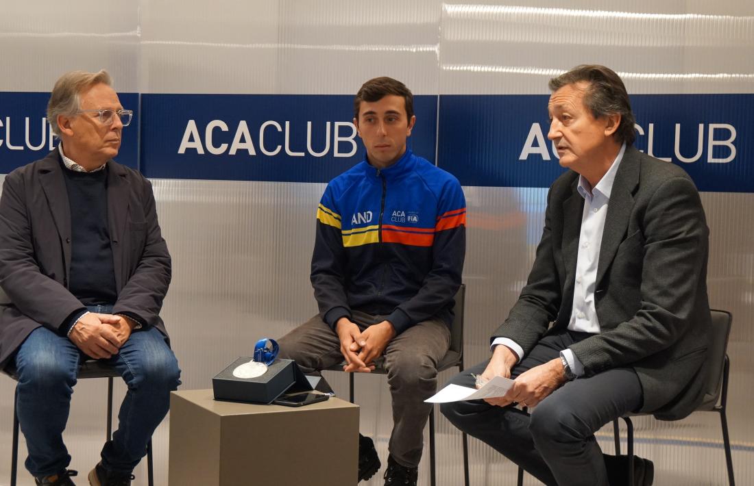 Àlex Machado, amb la seva medalla de plata a l’ACA Club.