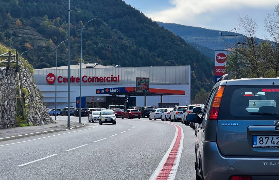 Cues en direcció a la frontera sud, aquest migdia.