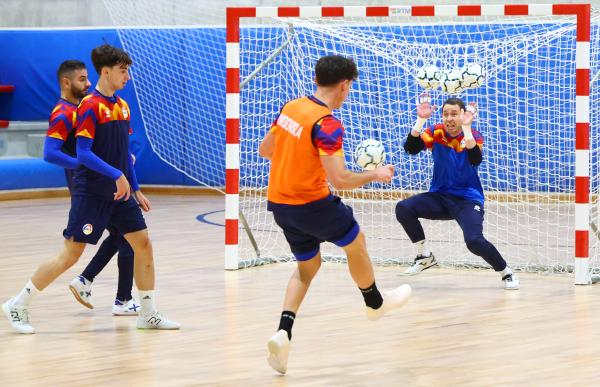 p. 29 entrenament seleccio futbol sala foto xavi miro faf