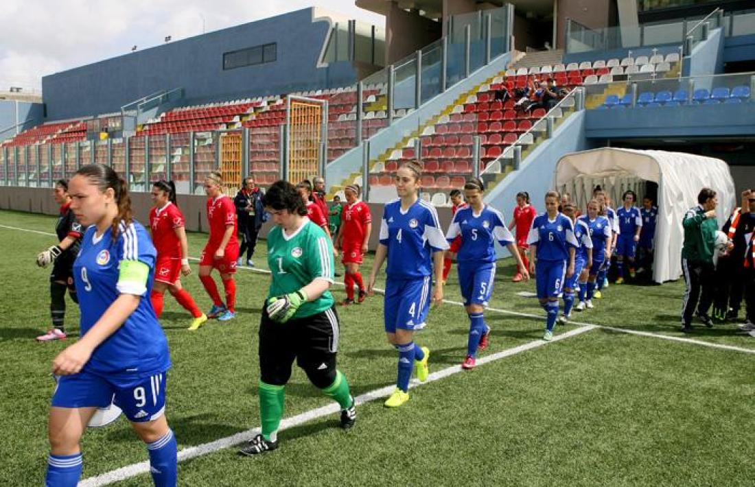 La selecció va debutar contra Malta, una rival clàssica.