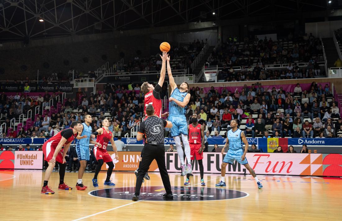 Ben Lammers, en el salt inicial amb Simon Birgander.