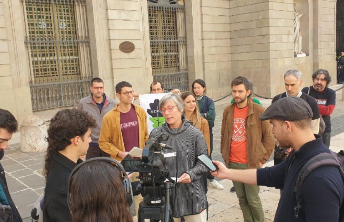       La roda de premsa es va celebrar a la plaça de Sant Jaume. 