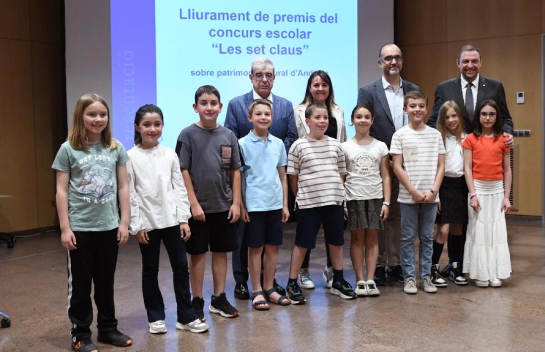 Lliurament de premis d'un concurs escolar.