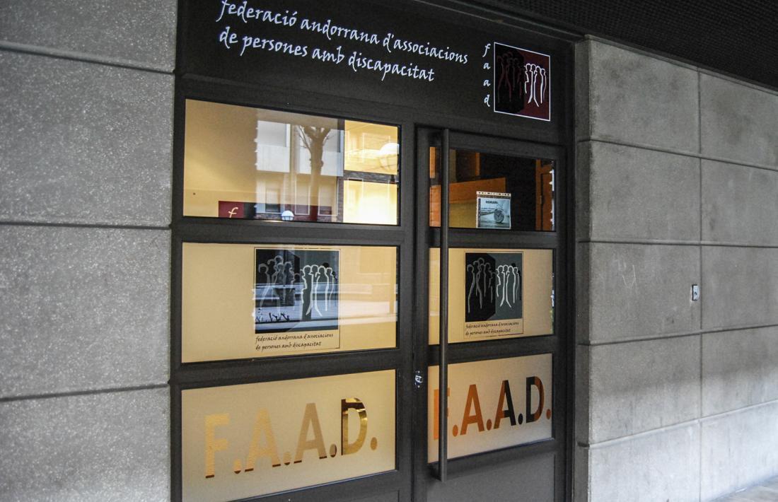 La seu de la Federació d’Associacions de Persones amb Discapacitat es troba a Prada Casadet.