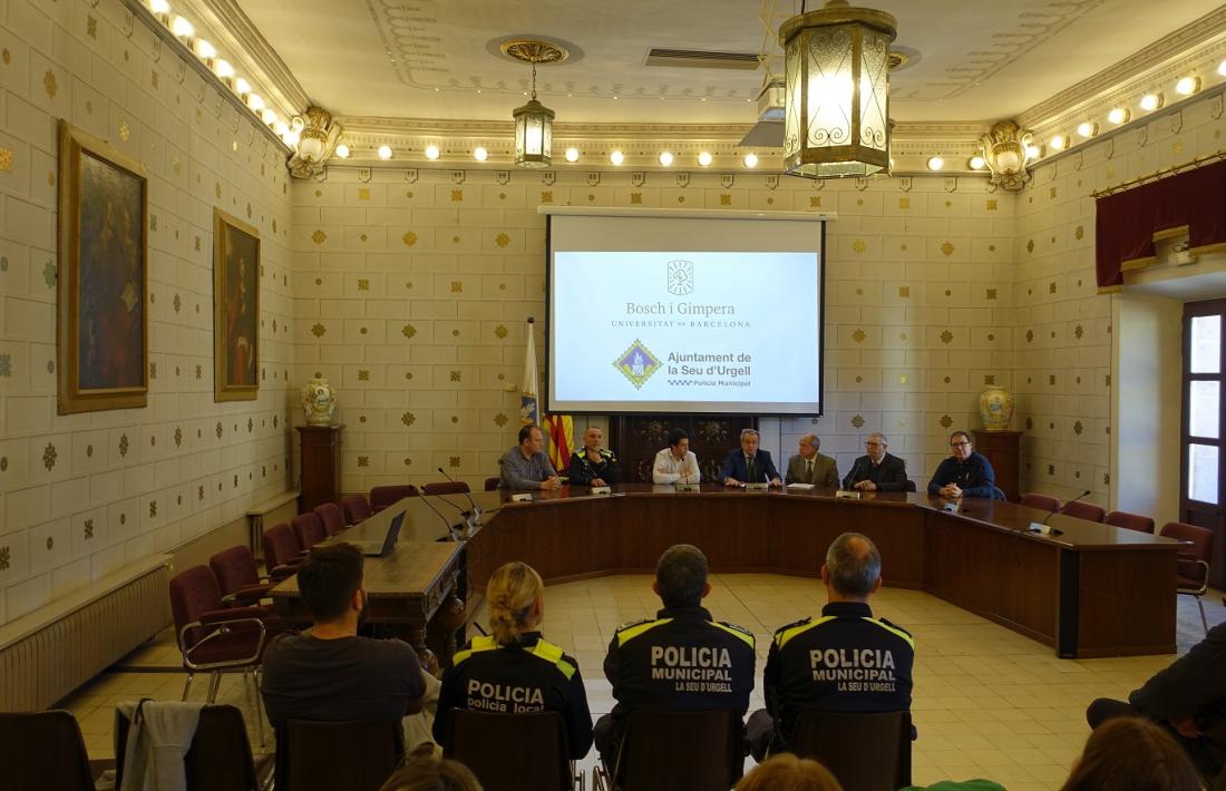 Un moment de la presentació del pla estratègic de la policia local, a la sala de plens de l’Ajuntament de la Seu d’Urgell. 