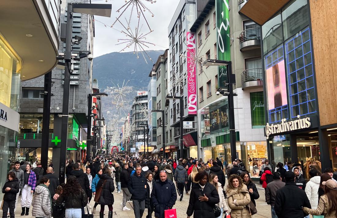 Els turistes vam omplir l’avinguda Meritxell aquest divendres passat.