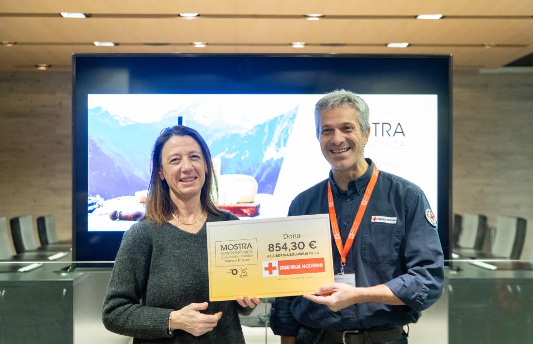 La cònsol major d’Ordino, Maria del Mar Coma, i el director de la Creu Roja Andorrana, Jordi Fernández.