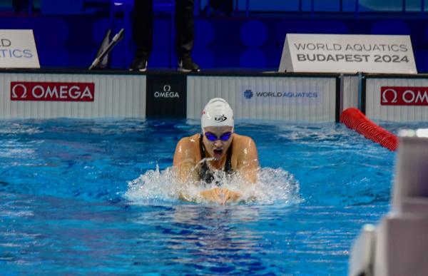 p. 29 nàdia tudo primero foto mundial budapest 100 braça foto fan