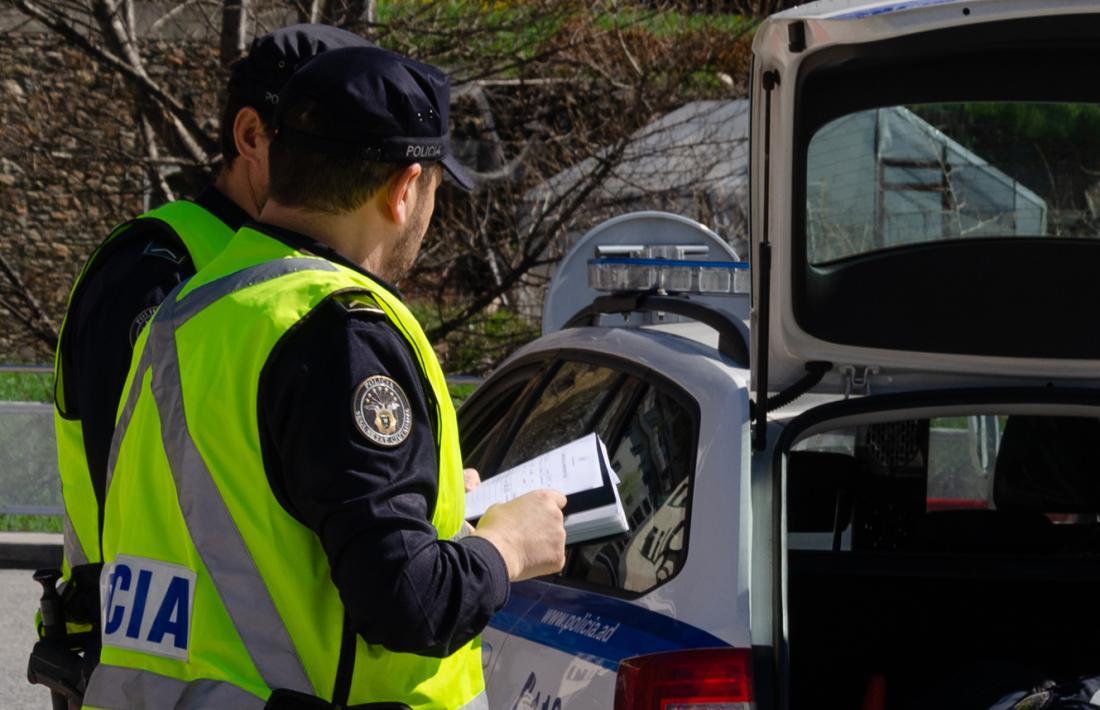 Una patrulla de policia.