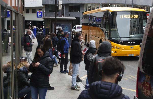 p. 06 Bus L4 - Facundo Santana