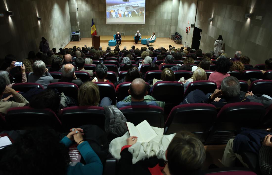 La sala d’actes del centre de Formació Professional es va omplir ahir per la presentació del volum.