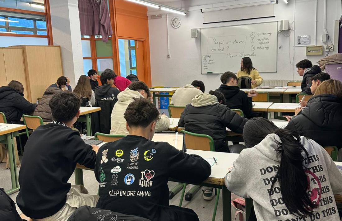 Els alumnes de l'escola de segona ensenyança de Santa Coloma.