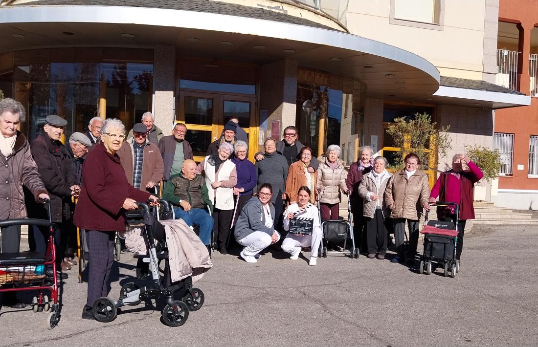 Residents i treballadores de la Llar de Sant Josep es posaran a les ordres de Joan Gil per rodar una pel·ícula. 