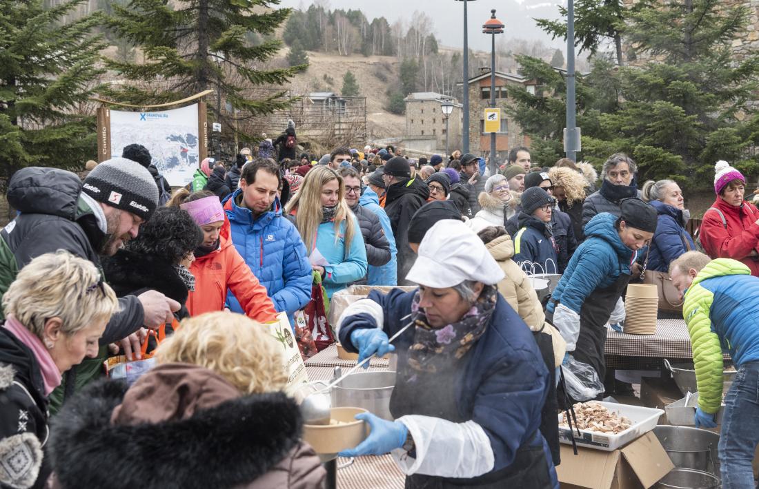 Un moment de la celebració de la vianda de Sant Antoni, avui.