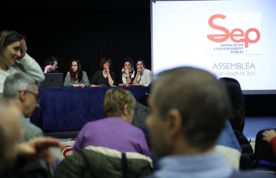 L’assemblea del SEP ha convocat una quarantena de professors a la Llacuna.