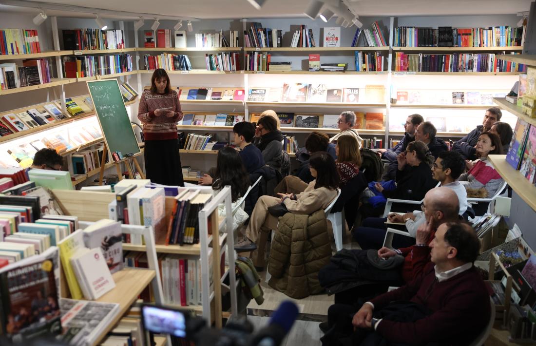 Estupenda entrada a l’estrena ahir del cicle Pensar: mig centenar de persones es van entaforar a la Trenca per escoltar Eva Arasa.