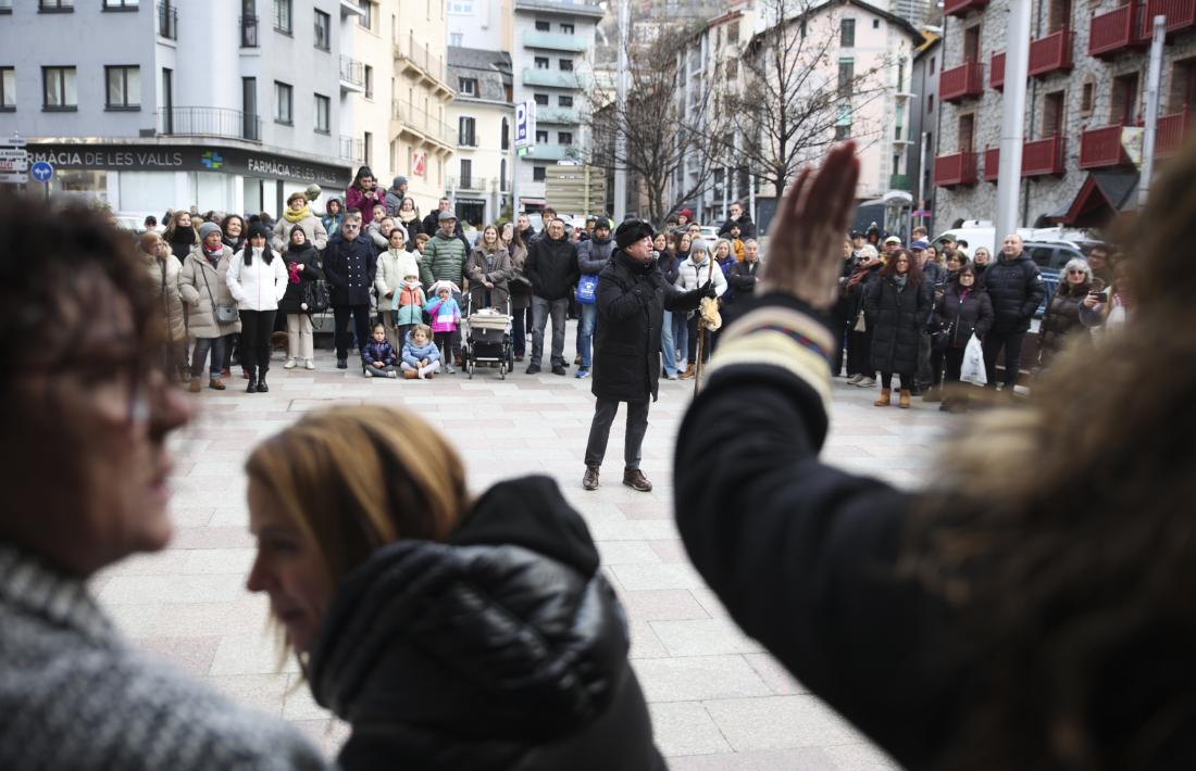 La plaça de l’església es va omplir de gom a gom pels encants.