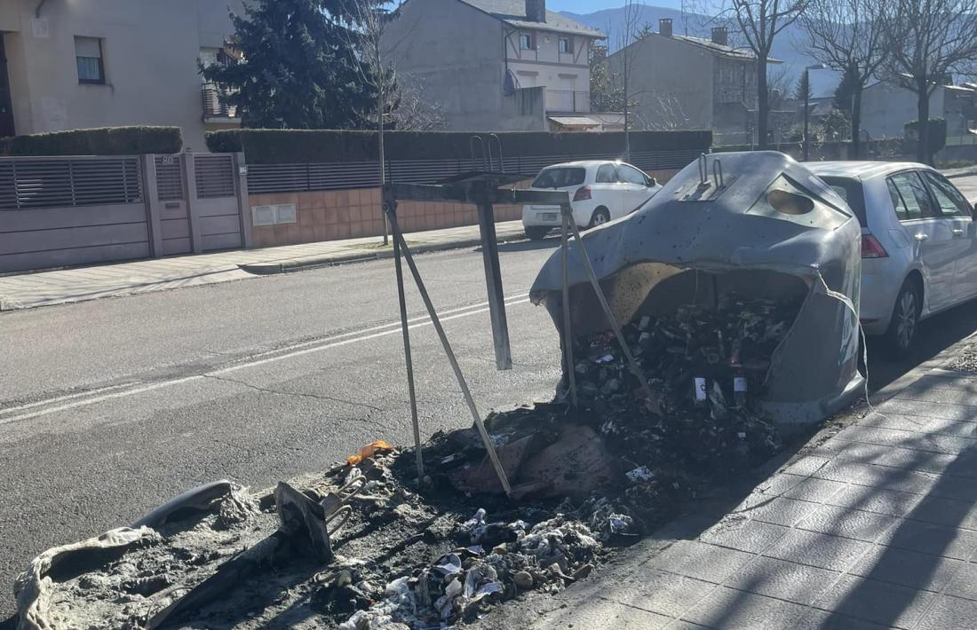 Els contenidors han estat objecte freqüent d'actes vandàlics.