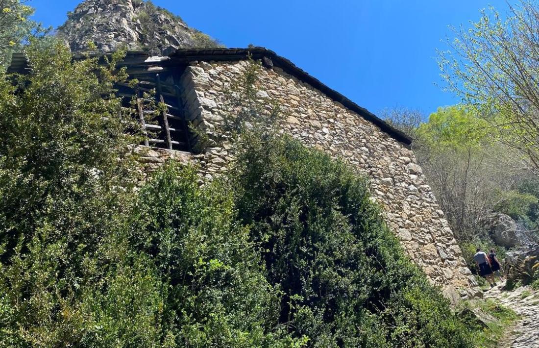 La borda d'Entremesaigües s'inclou en els béns immobles adquirits pel Comú.