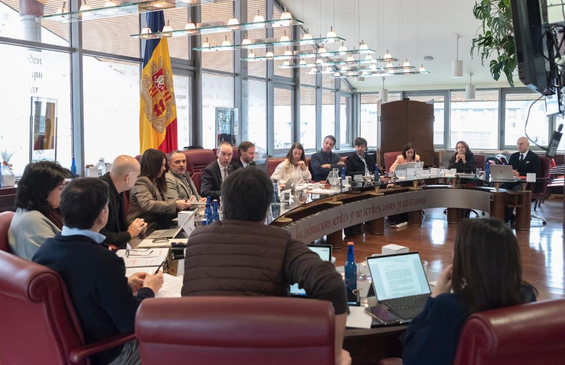 Els cònsols, reunits a la sala del Consell del Comú de Canillo.