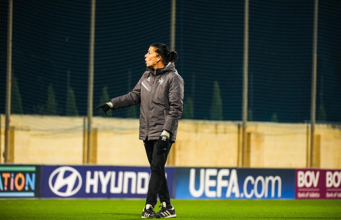 Manuela Tesse, seleccionadora de Malta, a l’entrenament.