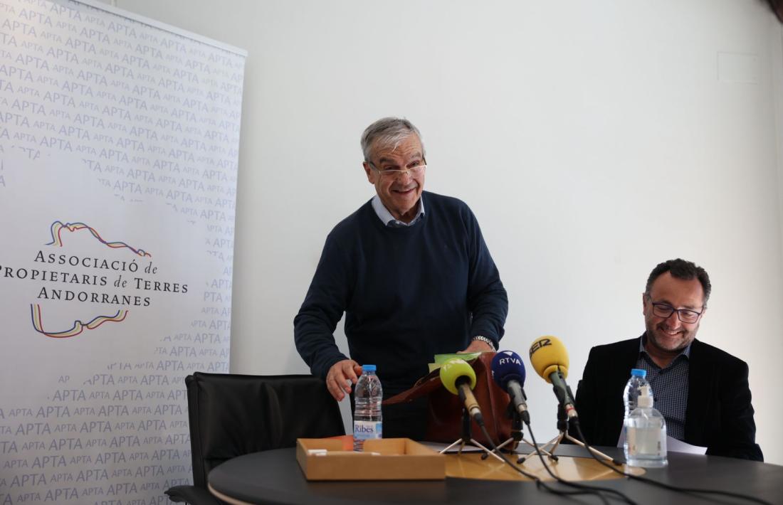 El president de l’Associació de Propietaris de Terres Andorranes, Josep Duró, i el secretari de l’entitat, Jordi Cerqueda.